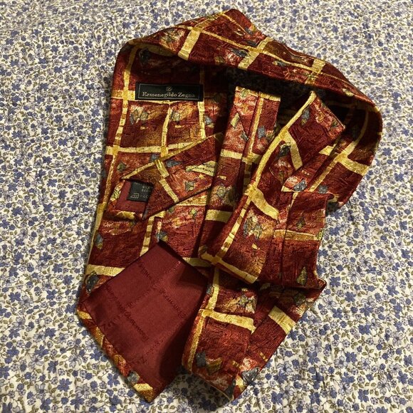 ERMENEGILDO ZEGNA Men's 100% Silk Necktie ITALY Luxury Geometric Red/Gold. - Picture 6 of 6